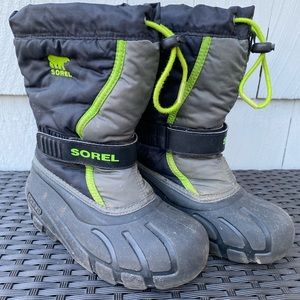Sorel Flurry Boots, Black/Green, Youth 1